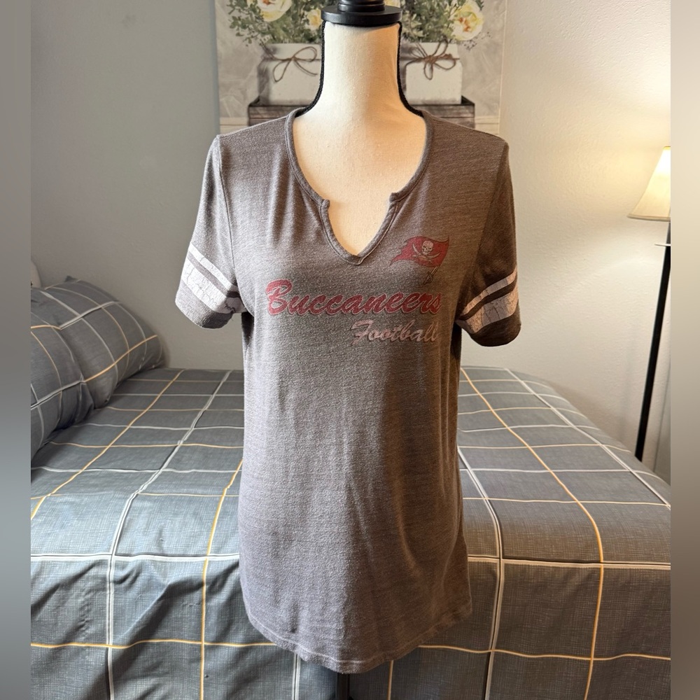 🏈Majestic Fan Fashion Gray Buccaneers Football T-Shirt Size XL